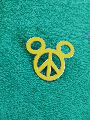 Mickey Head Shape Peace Sign Green Disney Parks Trading Pin EUC 