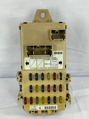 2002-2004 Subaru Forester Fuse Box Relay Junction Box  82201FE000 OEM
