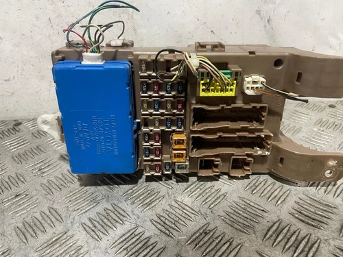 8264102040 Caja Reles/Fusibles para TOYOTA COROLLA (E12) * 111324 - Imagen 2 de 4