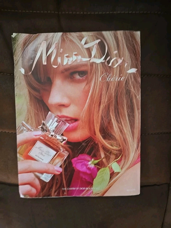 Seventeen Magazine November 2008  Ashley Tisdale Vol. 67 No. 11 Foto 4 de 4