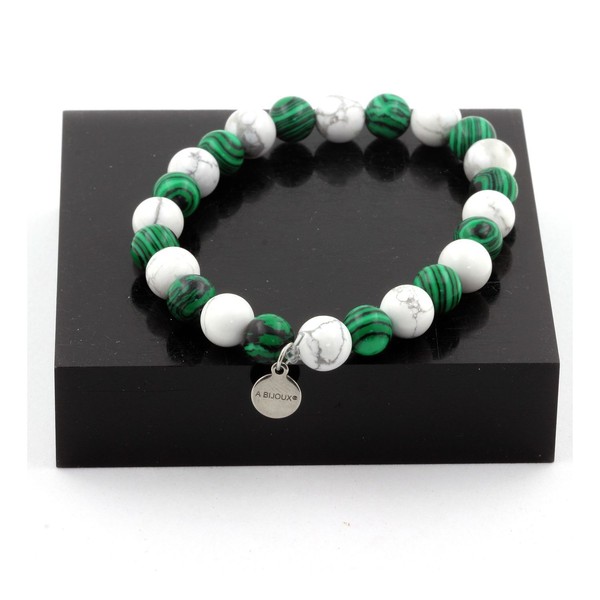 Mineralien Und Edelsteine. Armband Perlen Howlite + Malachit 8 Mm. Fabri-image