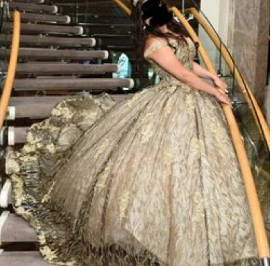 Vestido de quinceañera manga capa tren festoneado MORI LEE 89347 Foto 2 de 4