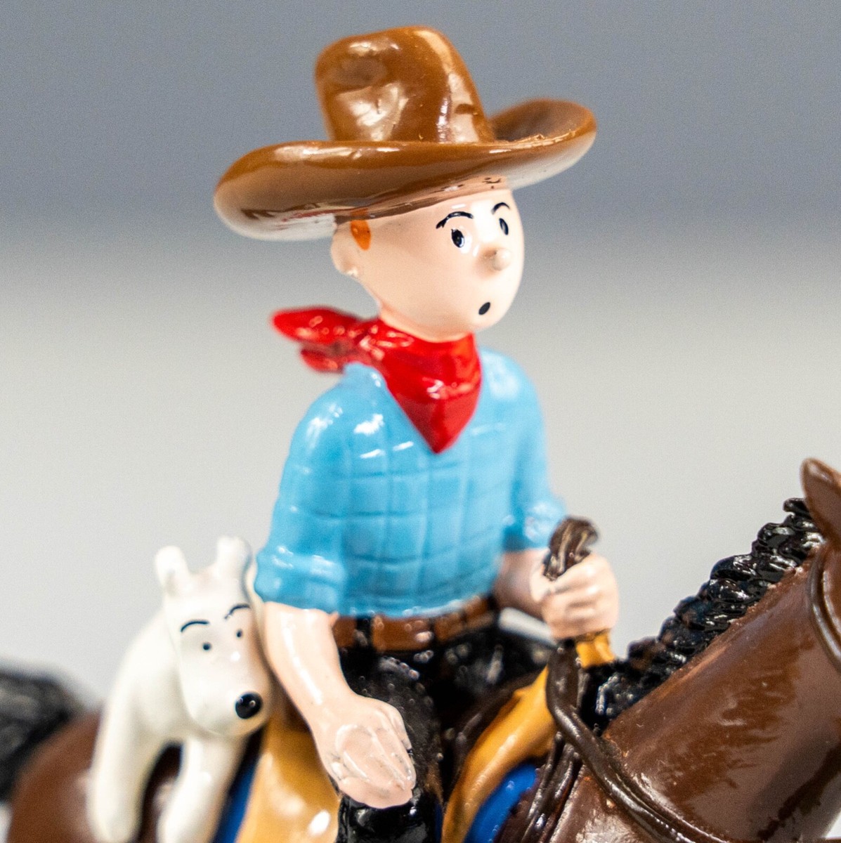 Pixi 4543 - Figurine - Tintin cow boy Milou à cheval - Lead