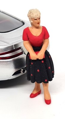 Omen 1/43 Figuren Dame stehend im gefleckten Kleid weiß Metall Diorama handbemalt
