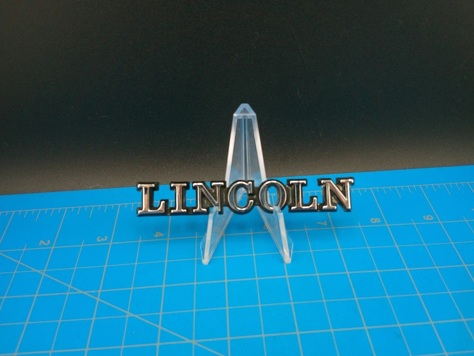 Placa de identificación emblema cromado Lincoln vintage insignia F2542360-AA pieza de automóvil clásico OEM Foto 2 de 4