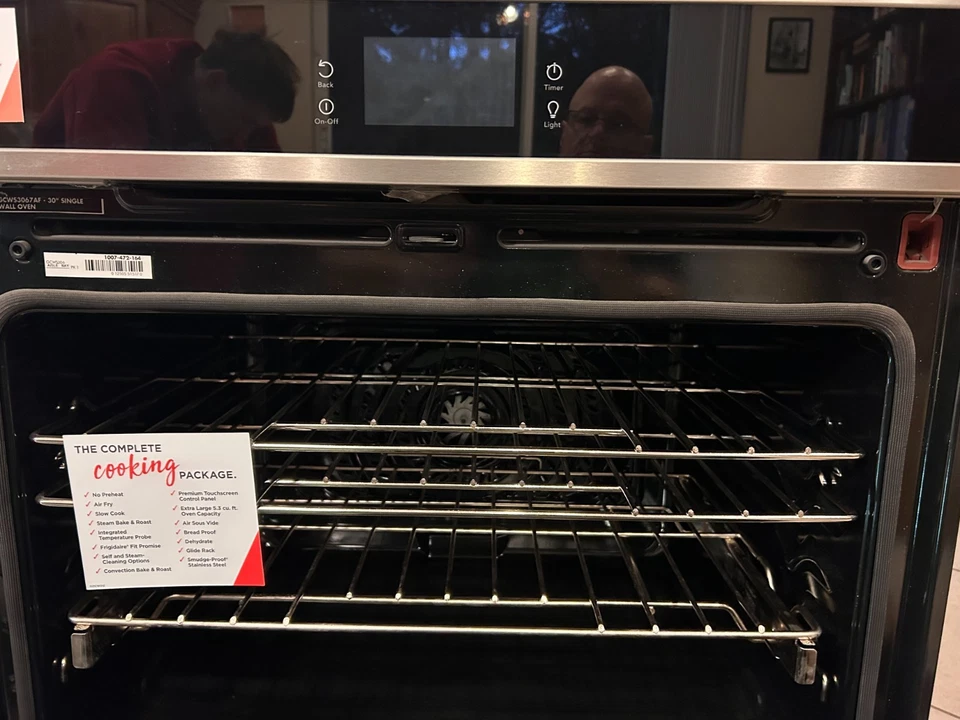 Horno de pared eléctrico individual Frigidaire Gallery GCWS3067AF 30" Foto 2 de 4