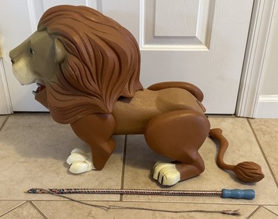 Vintage 1963 Irwin Dandy The Lion Battery Operated Toy Lion W/Tail & Batt. Cover