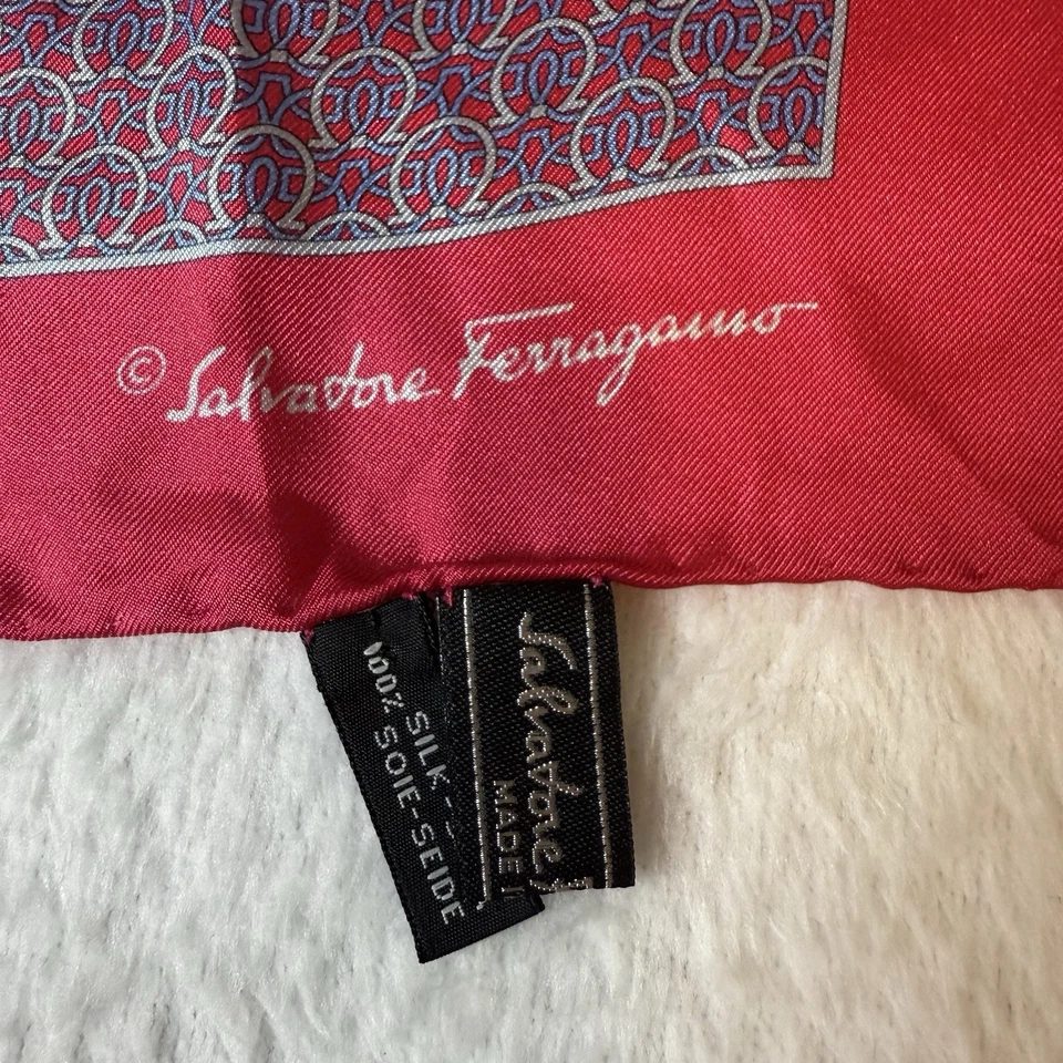 Salvatore Ferragamo Silk Square Hombre’s 16x16 Rojo, Azul Y Gris Foto 2 de 4