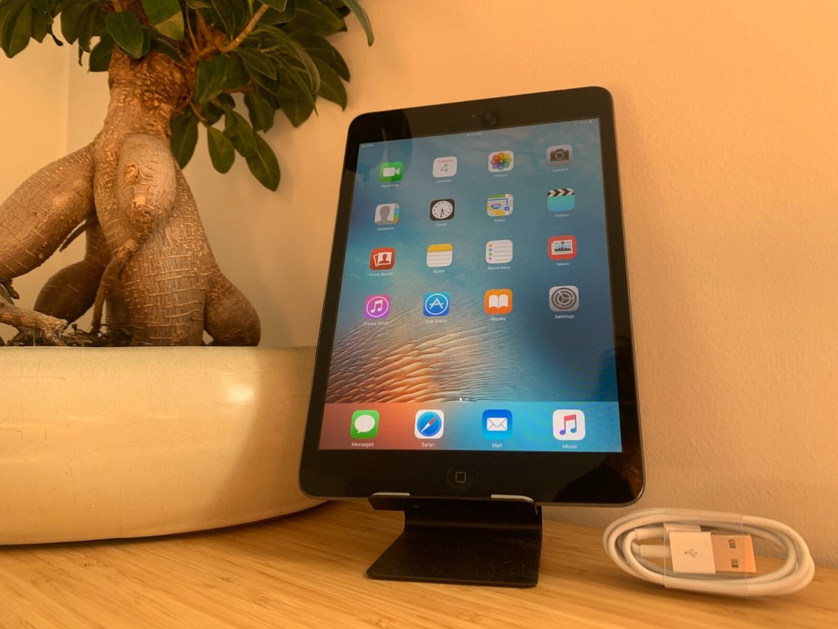 au MK712J/A iPad mini 4 Wi-Fi + Cellular 16GB au