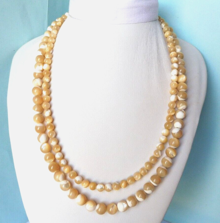 Collier en perles de Nacre naturelle double rang pour sublimer le décolleté