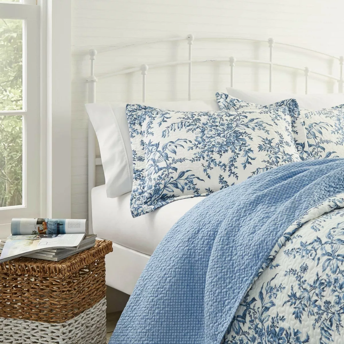 BEAUTIFUL COTTAGE CHIC FRENCH COUNTRY BLUE WHITE ROSE VINTAGE