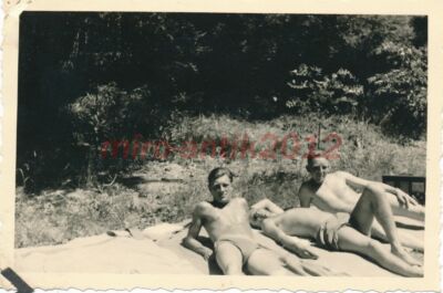 Photo, estate Hptm.d.Lw., Fliegerh. Göppingen, sun behind the Kmp. 5026-523