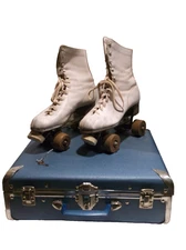 VINTAGE ROLLER DERBY SKATES W/ Blue Hard Case & Key size 8