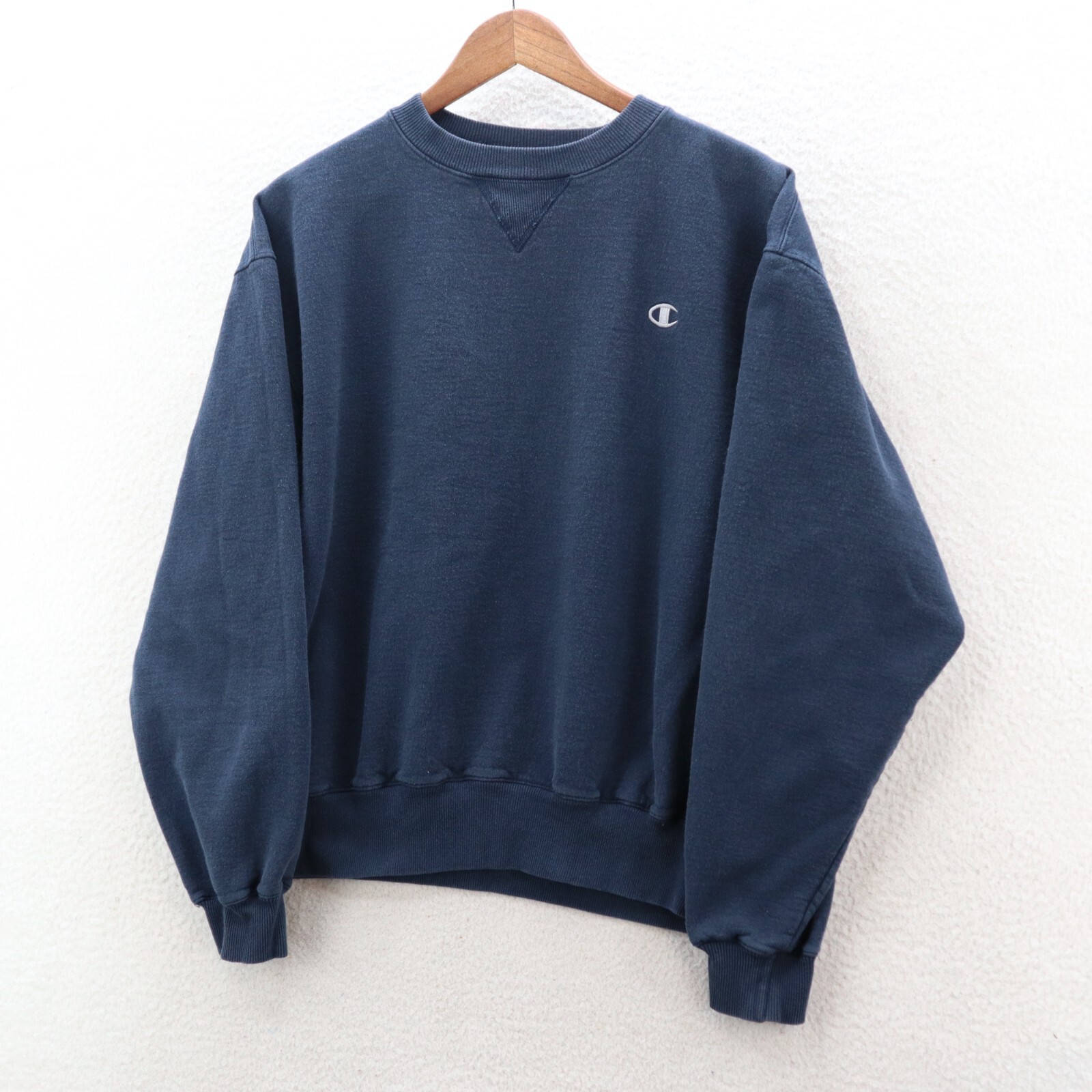 VTG Champion Sweatshirt Mens Medium Navy Blue Crewneck Winter Essential Y2K Cozy
