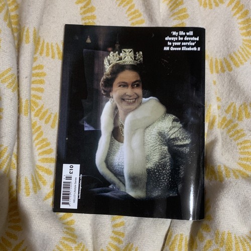 Hello! magazine Her Majesty Queen Elizabeth II Special Collector's Edition - Picture 2 of 2