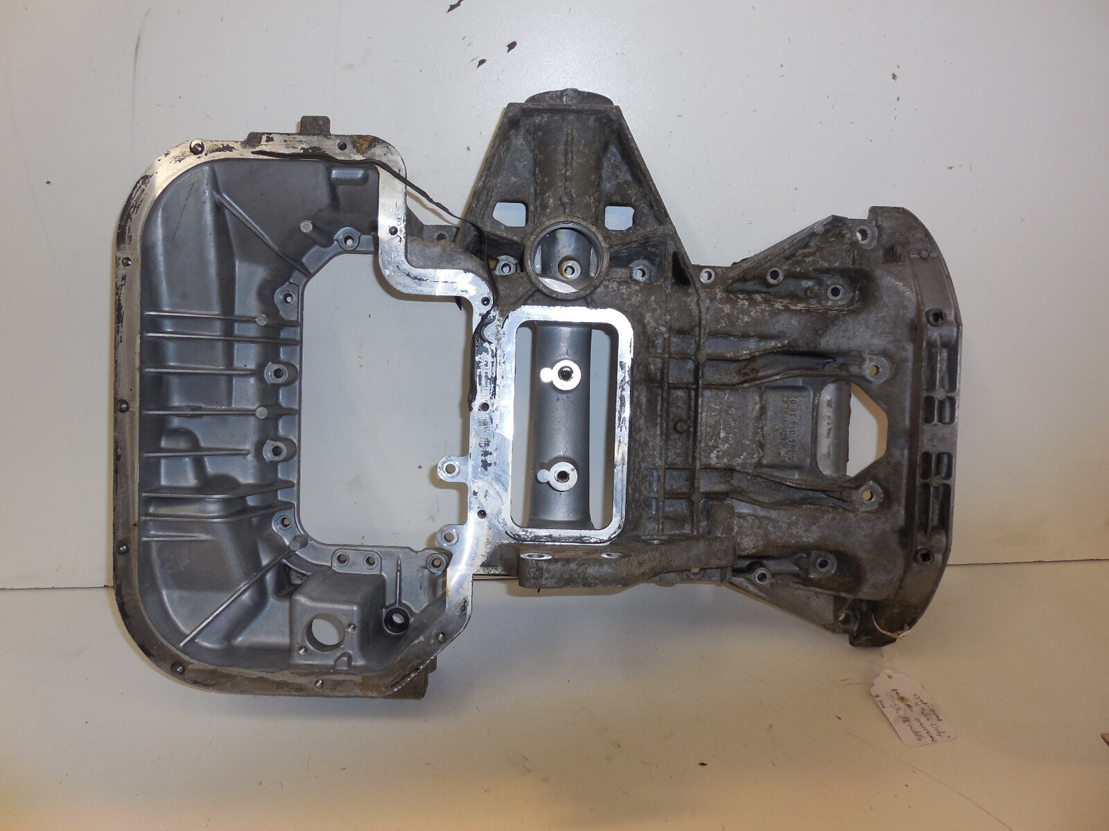 00-02 Mercedes W210 E320 4 matic Sedan Upper Engine AWD Oil Pan 