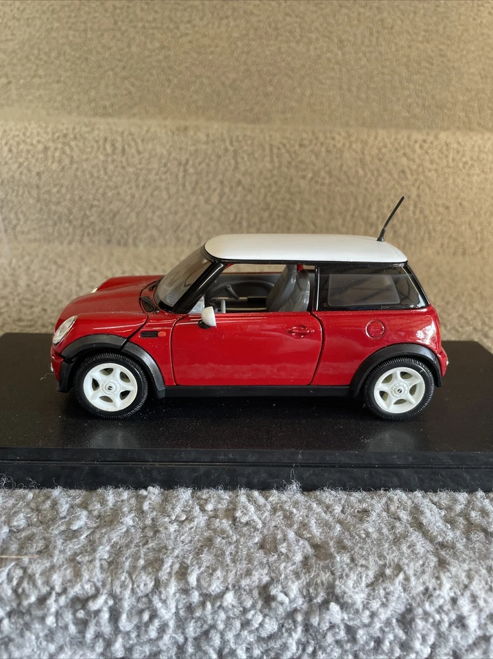 Week 1/32-2001 MINI COOPER -with PLASTIC CASE - Image 2 of 4