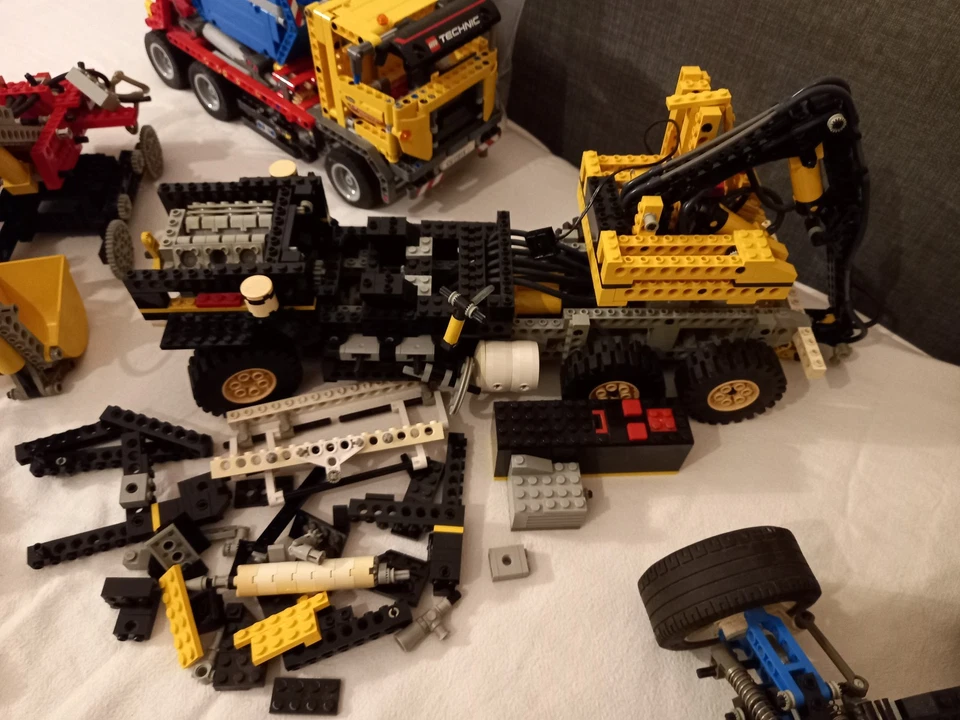 Lot Lego Technic - 8868 / 8880 / 8854 / 8851 / 8832 / 42024 - Photo 4/4