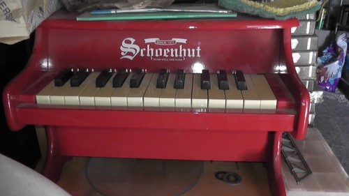 piano schroenhut red small for kids