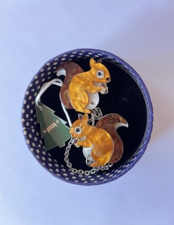 Erstwilder Not Quite A Scurry Woodlands Squirrels Cardigan Clips Brooch
