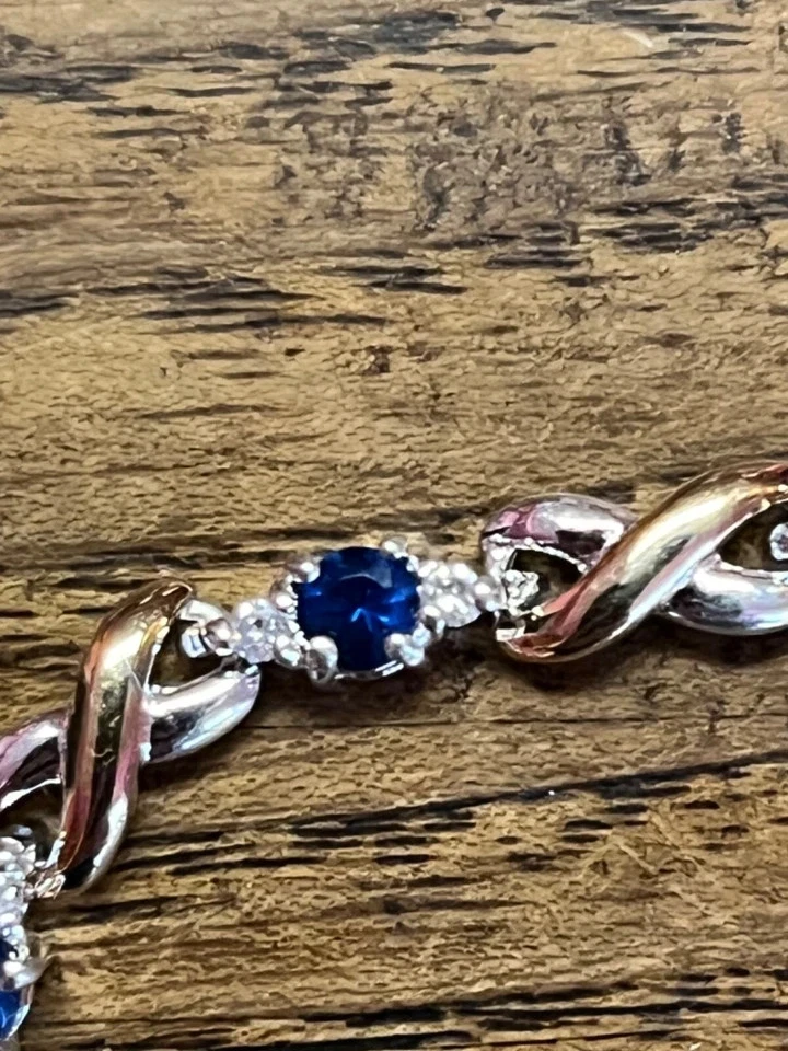 Женский теннисный браслет 8 карат круглой огранки с имитацией сапфира 14 карат 2-цветное золотое покрытие - Изображение 4 из 4