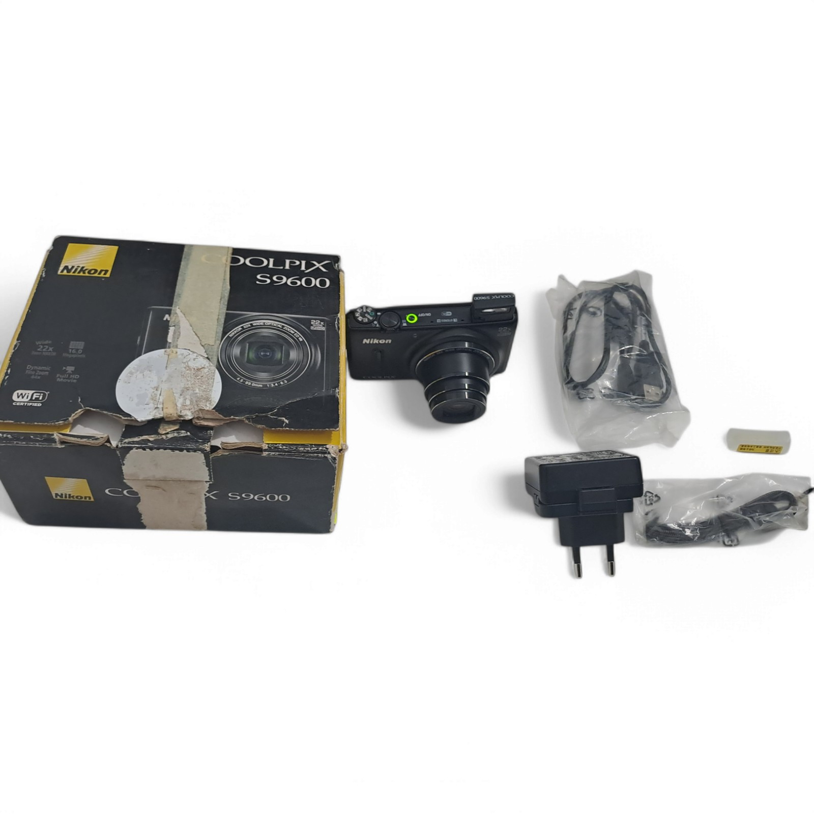 Nikon Coolpix S9600 16MP Digital Camera with Charger in Mint Condition