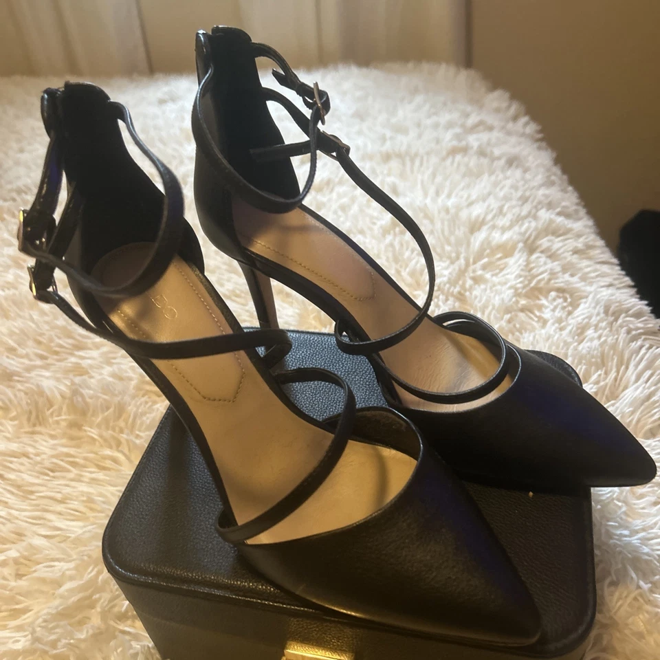 Impresionantes zapatos de salón Aldo negros perdidos con cremallera trasera Foto 2 de 4