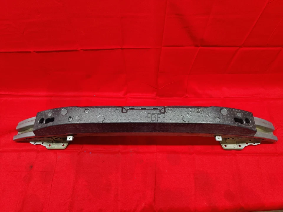 Refuerzo de parachoques delantero Subaru Outback 2015-2017 con espuma OEM Foto 2 de 4