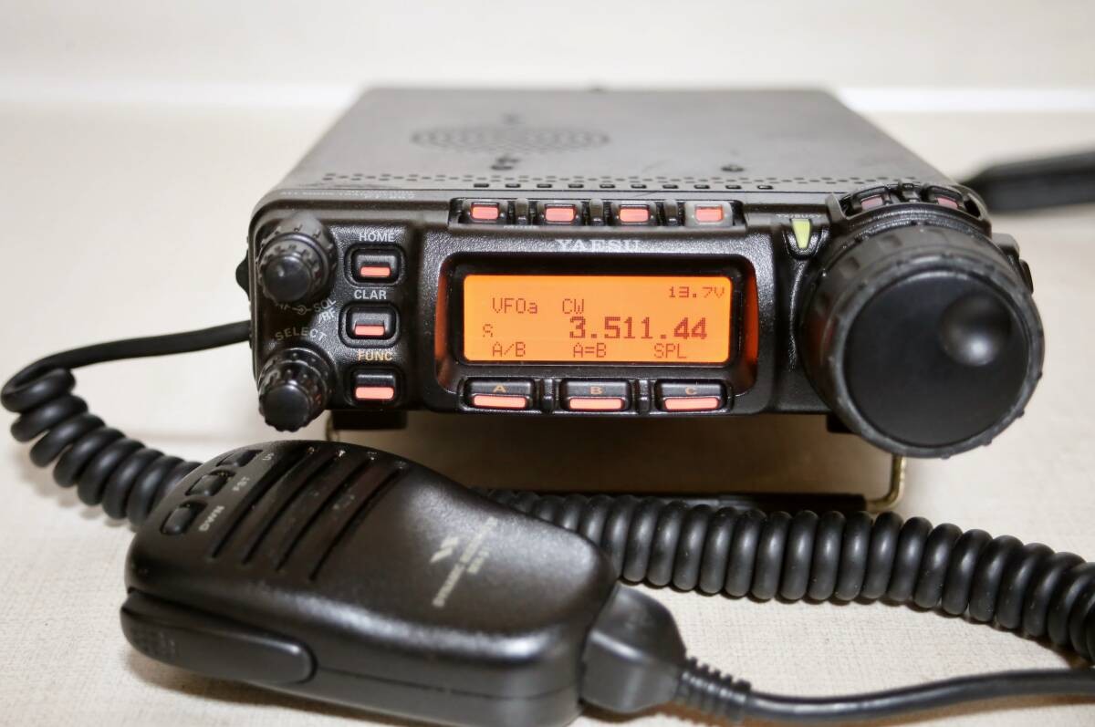 YAESU FT-857D HF/VHF/UHF ALL MODE Transceiver 50/144/430MHz