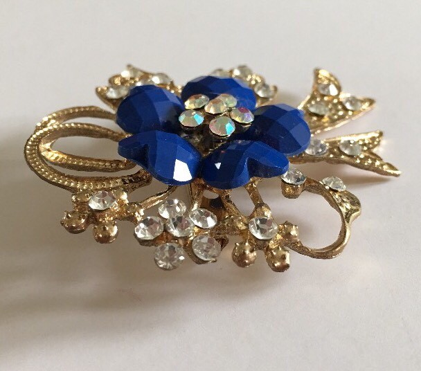 Vtg Crystal Blue Flower Brooch Pin Gold Tone Bridal Floral Bling