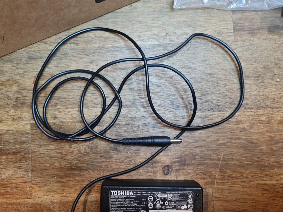 Cargador Adaptador de Corriente 45W Compatible Toshiba G71C000EP210 G71C000EN210 4.0mm Foto 2 de 2