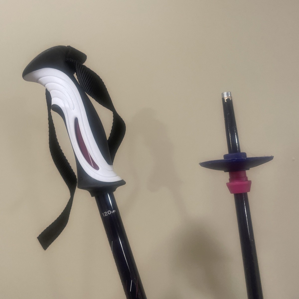 salomon artic lady ski poles Arctic and is comfortable to hold whether you prefer mittens or gloves SALOMON POLE SALOMON ARCTIC LADY