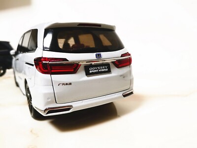 1/18 scale Honda Odyssey Sport Hybrid 2022 White Diecast Car Model