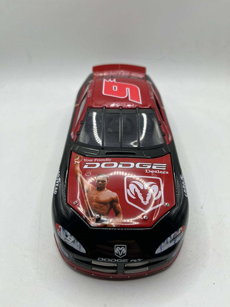 ナスカー　Bill Elliott 02ダッジ 2001 Bill Elliott #9 Dodge Muhammad Ali 1/24 Action Nascar