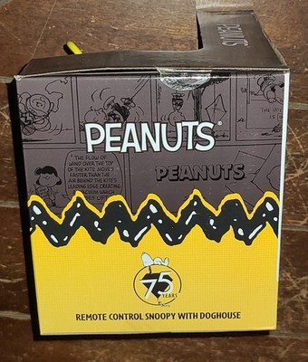 Peanuts 75 Years: Remote Control SNOOPY WITH DOGHOUSE 27 MHz (2025