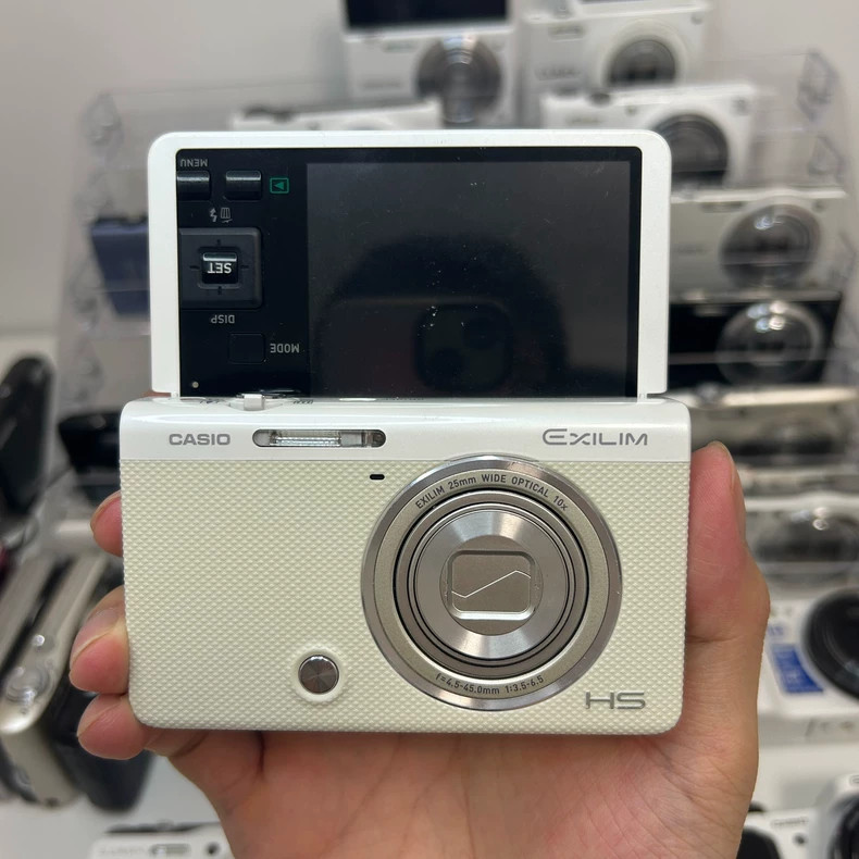 CASIO EXILIM EX-ZR50 Flip Screen 16.1MP 10x Optical Zoom Compact