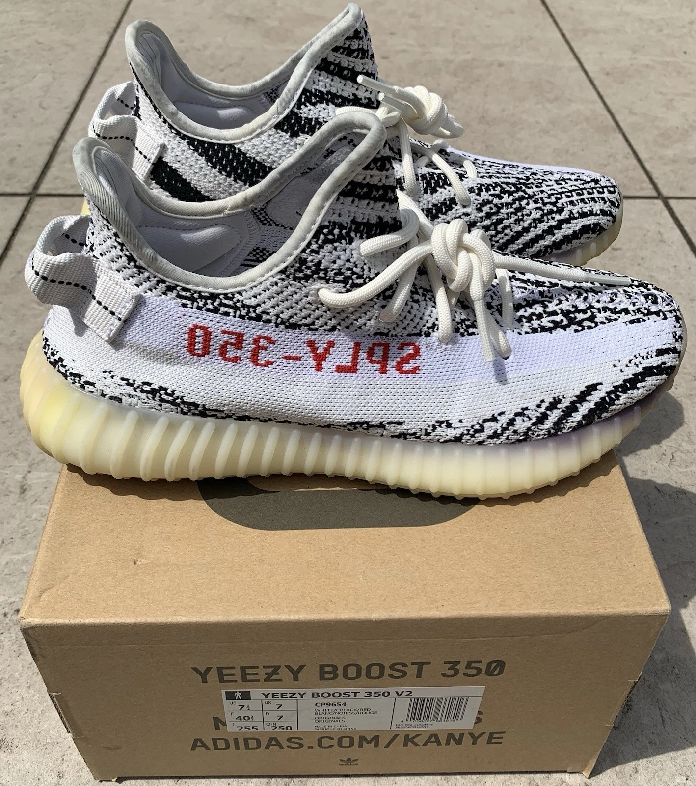 Adidas Yeezy Boost 350 V2 Zebra UK7 ottime condizioni