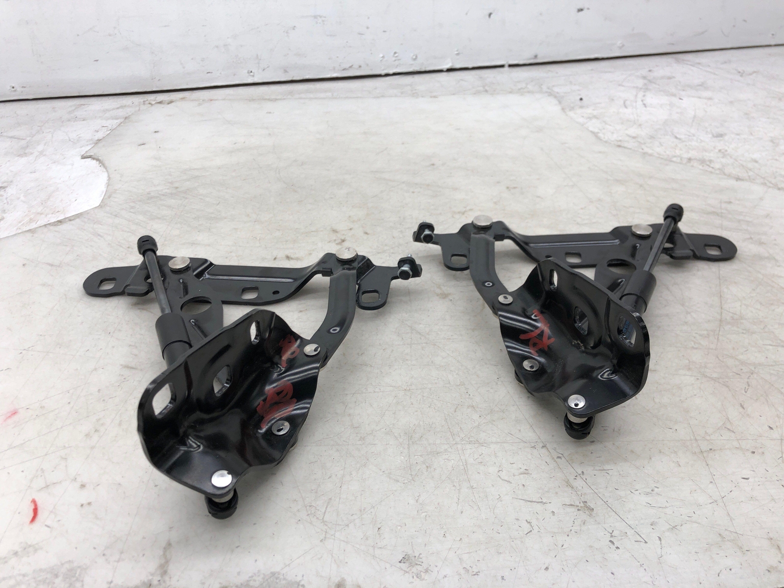 2020-2023 ASTON MARTIN VANTAGE ROADSTER REAR TRUNK LID HINGE SET LEFT RIGHT OEM