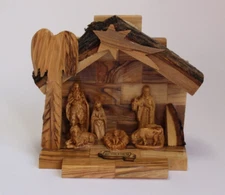 Handmade Olive Wood From Bethlehem Nativity Scene With 6 Stable Resin Figurines