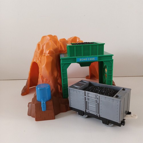 Various Thomas The Tank Engine Building And Tracks - Picture 9 of 53