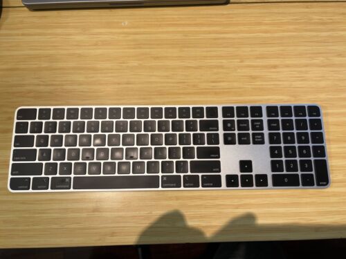 Apple Magic Keyboard with Touch ID and Numeric Keypad Black Keys A2520 - Picture 4 of 4