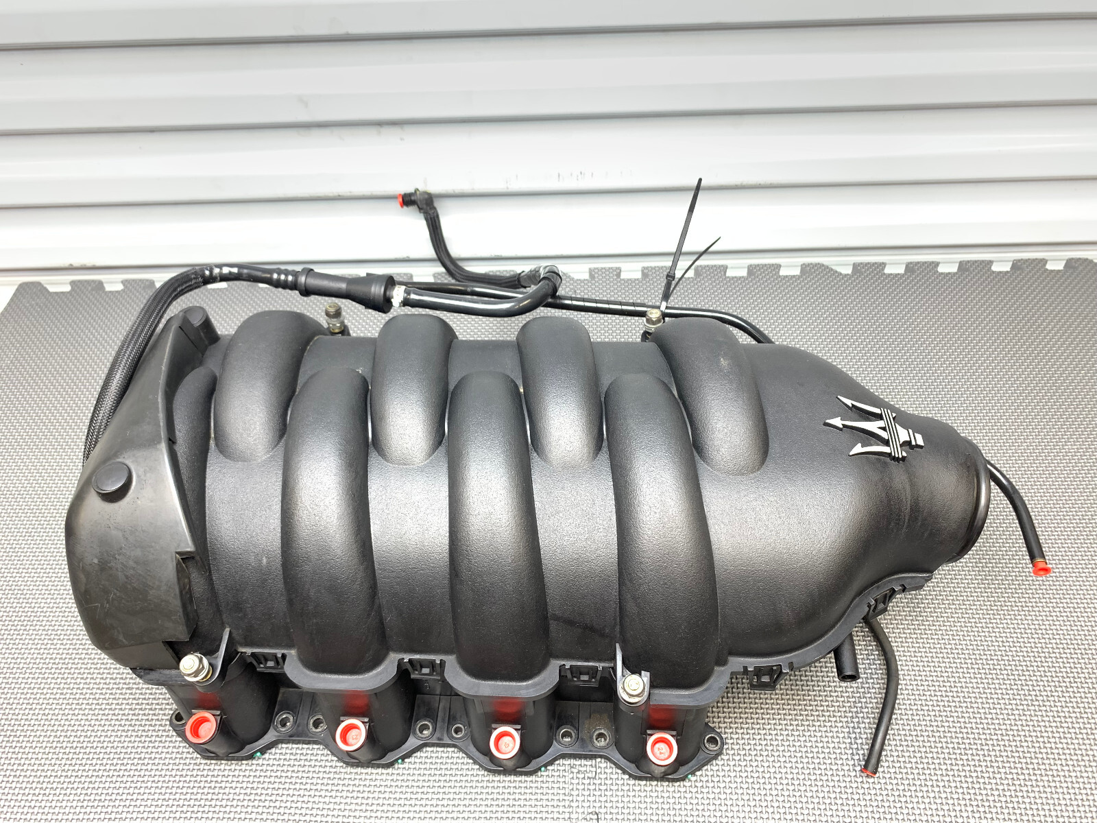 2005-2007 Maserati Quattroporte M139 Engine Air Intake Manifold OEM 4.2L 195699