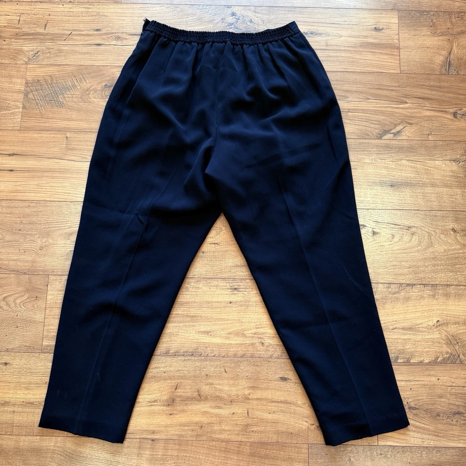 Calça social Josephine Chaus preta feminina fecho com zíper e 18 forradas com zíper lateral - Imagem 4 de 4