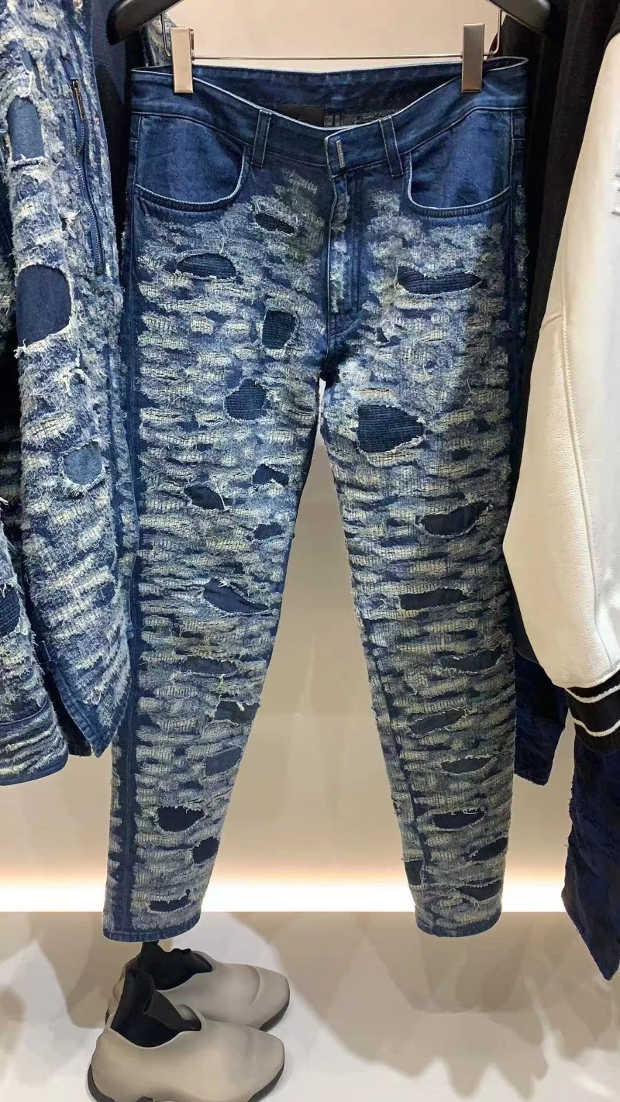Givenchy — $2120 AUTHENTIC GIVENCHY SLIM FIT DISTRESSED JEAN BM50ST50QC-420