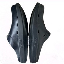 OOFOS Unisex Comfortable Waterproof Oocloog Luxe Clogs Black Size M7-W9