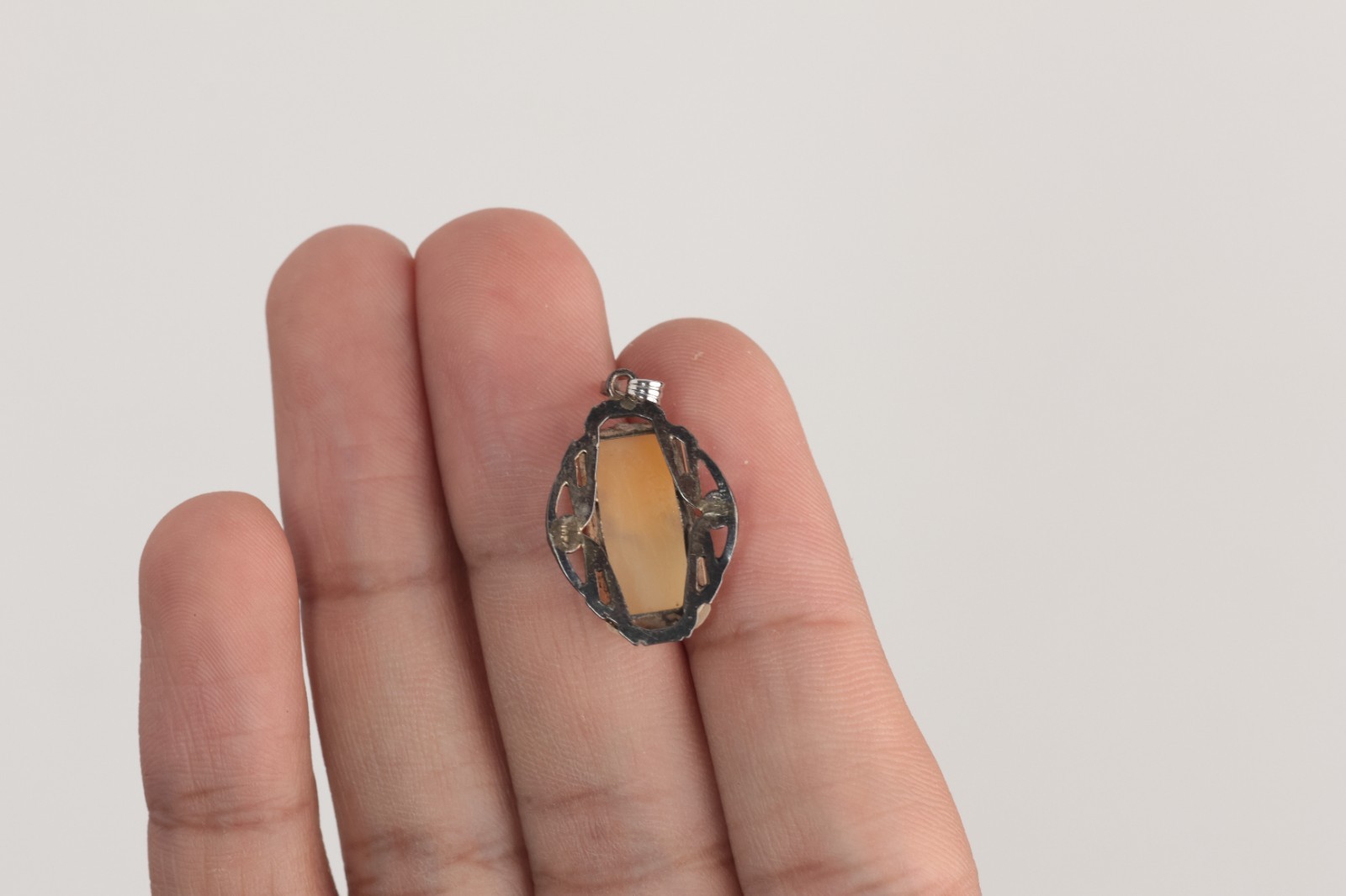 Vintage rectangular shaped shell cameo style pend… - image 2