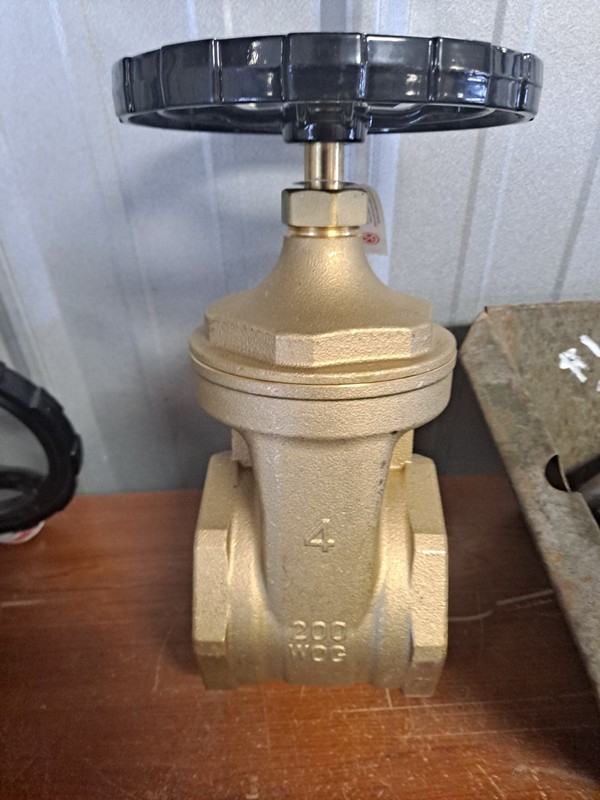 legend 4 t-401 4" gate valve New With TAG