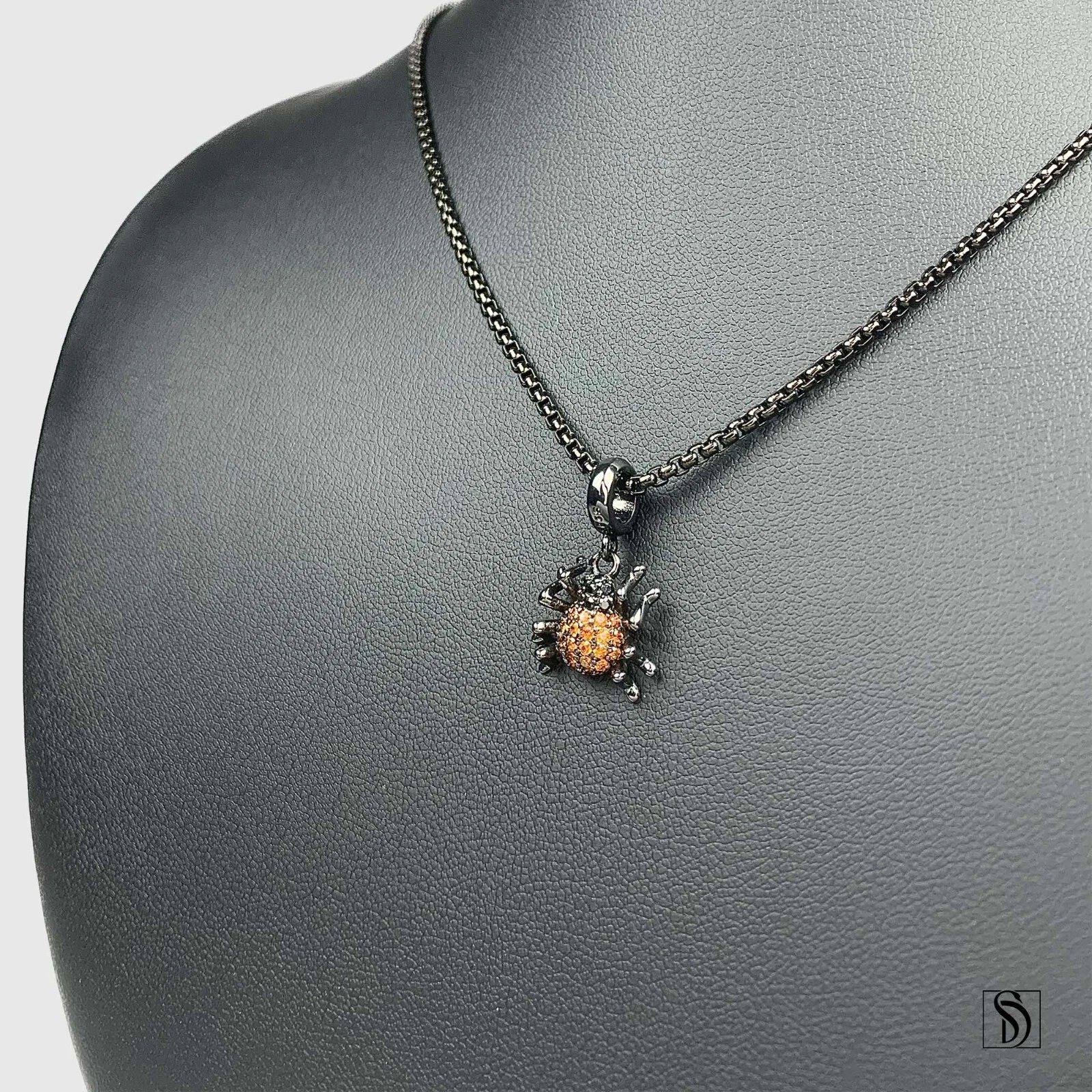 Collier pendentif pierre précieuse araignée orange effrayant fabriqué à la main cadeau unique d'Halloween