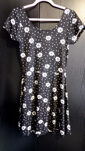 ( BNWT ) BLACK & WHITE STRETCHY FLORAL FLARE DRESS WITH SHORT SLEEVE SIZE 12 UK - Picture 6 of 9