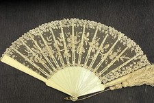 AMAZING ANTIQUE BRUSSELS LACE BIG EXCELLENT CHINESE FAN w/ TASSEL